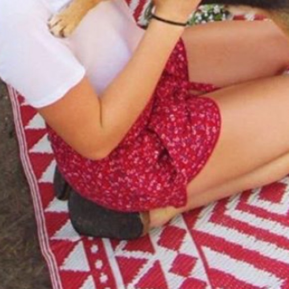 Red Floral Hollister Shorts - Picture 2 of 6